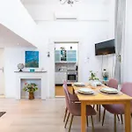 Apartment, In The Middle Of The Center, Quiet, Ac *