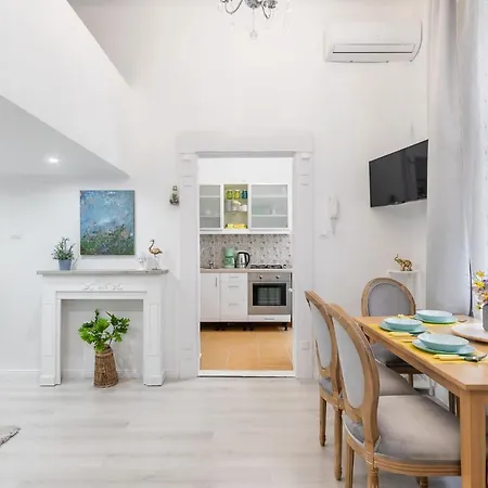 Green Apartment *