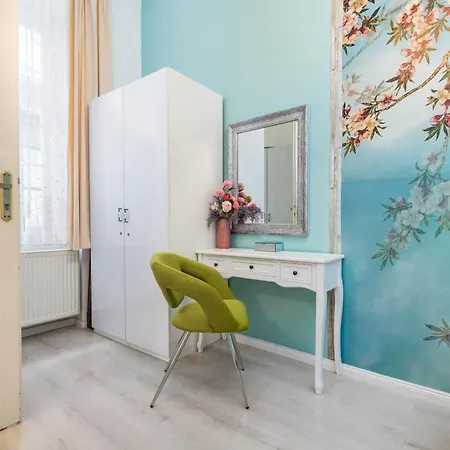 Green Apartment *