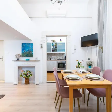 Apartment, In The Middle Of The Center, Quiet, Ac *