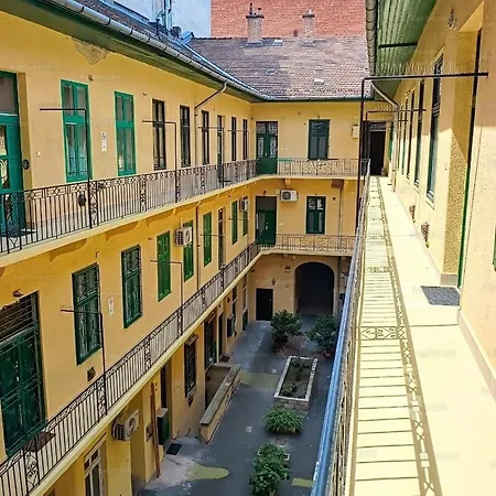 Apartment, In The Middle Of The Center, Quiet, Ac דירה