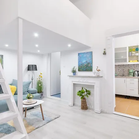 Apartment, In The Middle Of The Center, Quiet, Ac