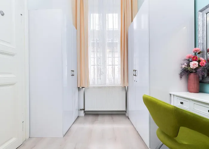 Apartment, In The Middle Of The Center, Quiet, Ac * Budapesta