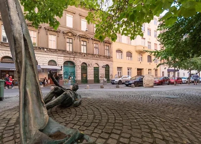 Apartment, In The Middle Of The Center, Quiet, Ac * Budapesta